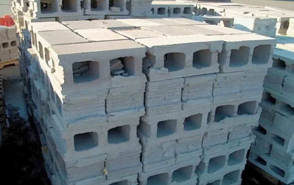 housees with masonry concrete